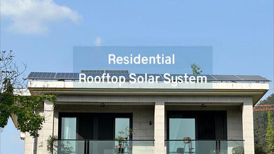 Système solaire sur le toit résidentiel
